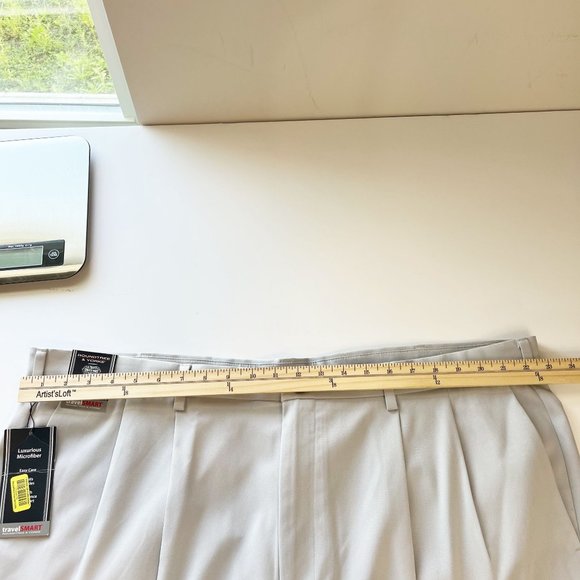 Roundtree & Yorke NEW Classic Fit Pleat Front Gray Shorts Travel Smart - Size 46 - Picture 5 of 7